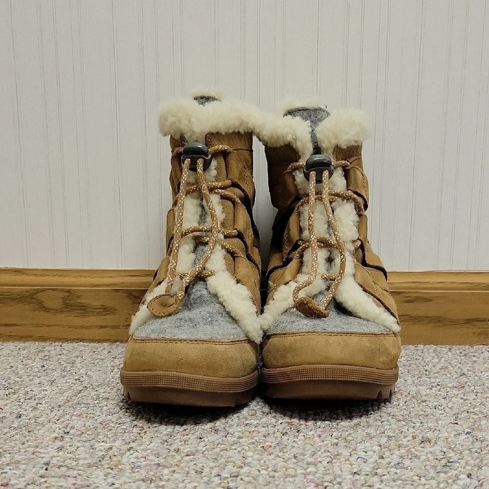 Sorel Wedge II Tan and Cream Winter Boots, Women's 8.5 Shearling